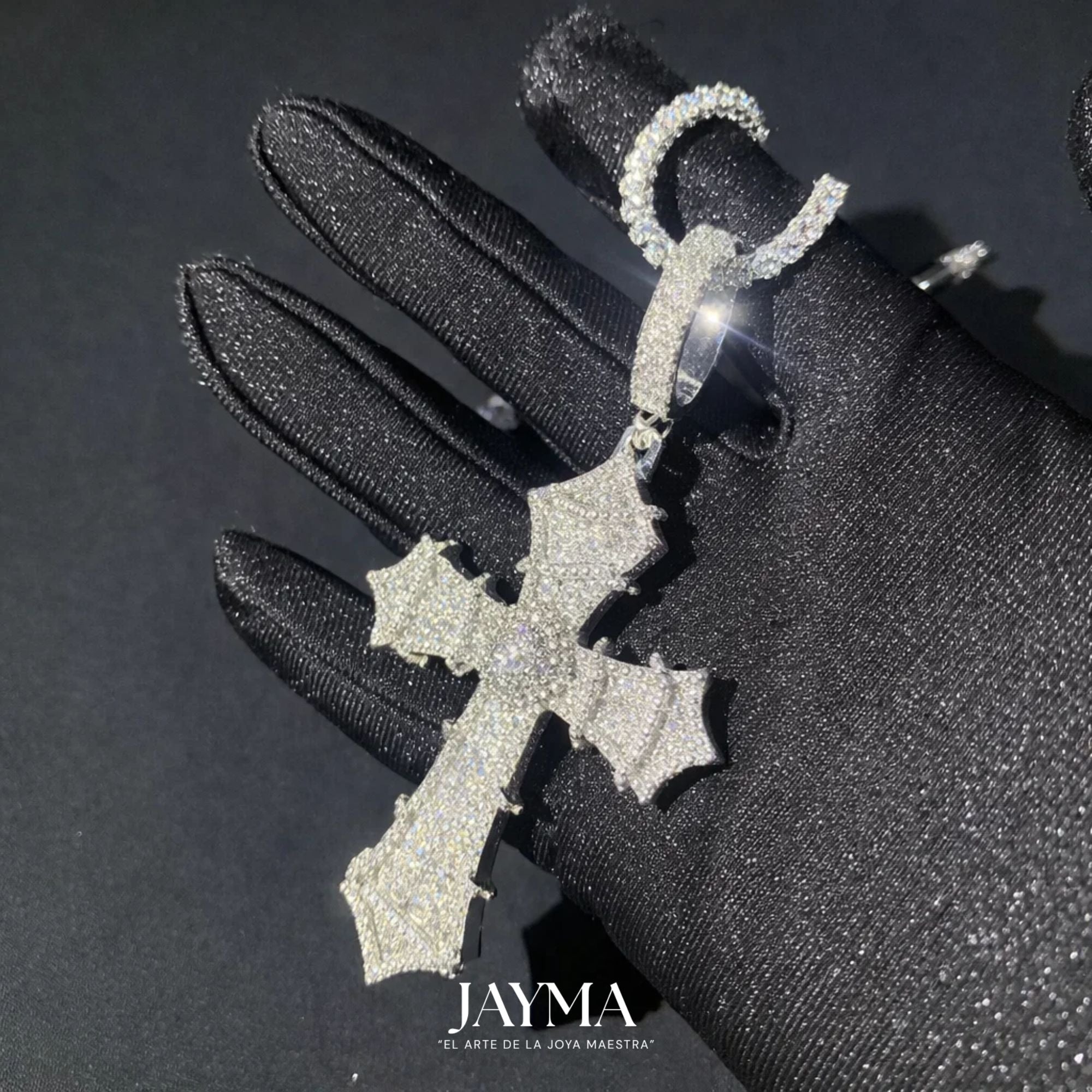 Dije Cruz de Moissanita