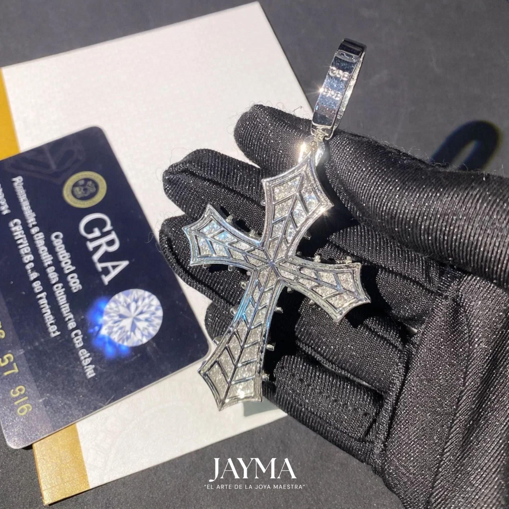 Dije Cruz de Moissanita